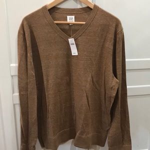 NWT, GAP man’s size L, V-neck sweater